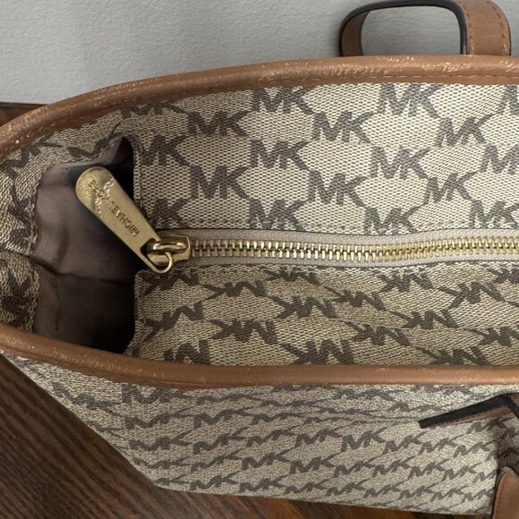 Michael Kors Jet Set Travel Tote – Vanilla/Acorn – Excellent Condition - Picture 9 of 11